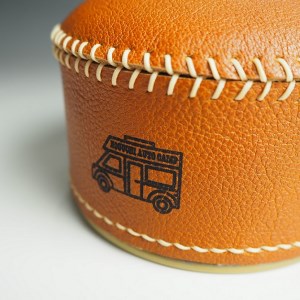 【0969-1】心躍るリアルレザーの質感！　牛革OD缶カバー BROWN（野口オートキャンプ場）