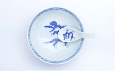 有田焼 究極のラーメン鉢 龍紋ペア ペアセット レンゲ付【まるぶん】食器 器 うつわ 磁器 麺鉢 ラーメン鉢 丼 丼ぶり どんぶり シンプル 手描き 青 赤 お祝い ギフト A60-103