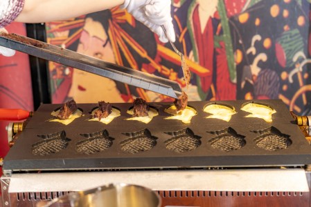 【浅草たい焼き工房 「求楽」】たい焼き体験（大人1名・子供1名[小学生～18歳未満]・60分）_0121-003-T04