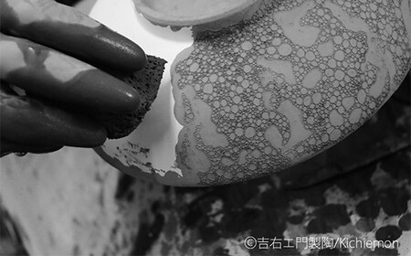 有田焼 白泡化粧ハーフ菊割皿（19cm 2枚） 深海三龍堂 菊花 片菊 多用皿 ケーキ皿 取り皿 パン皿 食器 おしゃれ 30000円 3万円 AA30-713