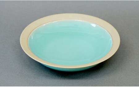 有田焼 翡翠リム皿 大 23.5cm【梶原大敬 茂正工房】器 うつわ 食器 皿 パスタ皿 カレー皿 ワンプレート 青磁 翡翠 青 ブルー グリーン 作家 手仕事 ろくろ シンプル 電子レンジ対応 35000円 3.5万円 A35-592