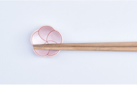 有田焼 梅形小皿 6個セット【まるぶん】食器 器 うつわ 磁器 陶磁器 和食器 皿 プレート 取皿 小皿 箸置 はしおき 菓子皿 薬味皿 6枚 セット 梅 ピンク ホワイト 電子レンジ対応 食洗機対応 35000円 3.5万円 A35-629