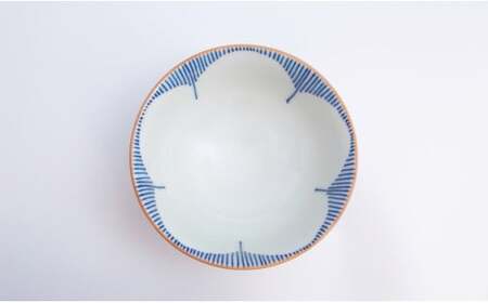 有田焼 シンプルな花柄のお茶碗 ペアセット【まるぶん】食器 器 うつわ 磁器 陶磁器 和食器 茶碗 茶わん ごはん茶碗 夫婦茶碗 2個 セット ペア 花木賊 青 赤 シンプル かわいい ギフト 手描き A18-256