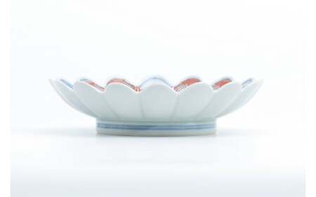 有田焼 文青 錦菖蒲 菊形6.5寸皿 18cm【まるぶんオリジナル】食器 器 うつわ 磁器 和食器 皿 プレート 取皿 中皿 フルーツ皿 菊皿 初期伊万里 赤絵 お正月 ハレの日 手描き 食洗機対応 A30-818