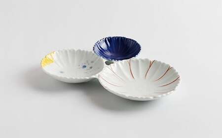 有田焼 伝平窯 花型三種皿 (大) 2枚セット【ヤマト陶磁器】食器 器 うつわ 磁器 陶磁器 皿 プレート 取皿 小皿 豆皿 2枚 セット ペア 花 ブルー ホワイト 35000円 3.5万円 A35-613