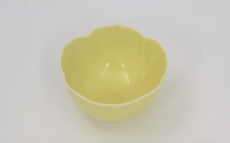 有田焼 黄釉・笹青磁 ペア桔梗型中付【深川製磁】食器 器 うつわ 鉢 小鉢 デザート鉢 セット ペア イエロー ブルー かわいい 電子レンジ対応 A24-1