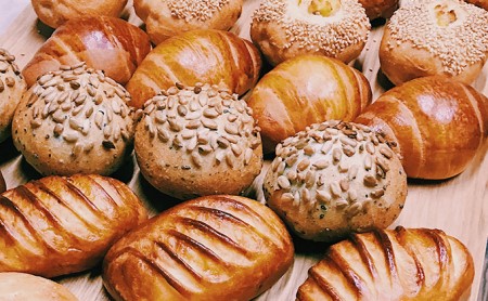 薪窯パン10種詰め合わせ Aセット 【冷凍便】薪窯食パン　くるみレーズンパン　チーズ食パン（ハーフ）チョコレートのバブカ　ロールパン2種　ミニデニッシュ3種　マドレーヌの10種詰め合わせ  | パン カントリーキッチンベーカリー