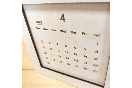 カレンダー ウッドカレンダー 木製ケース(縦14cm×横14cm×厚さ4.5cm)付き [MDF 石川県 宝達志水町 38600183]