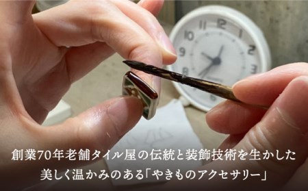 陶器婚式セット（タイルピンバッジ・ピアス） 『草花文藤』柄【七窯社】 装飾品 ファッション アクセサリー かわいい おしゃれ [TAP018]
