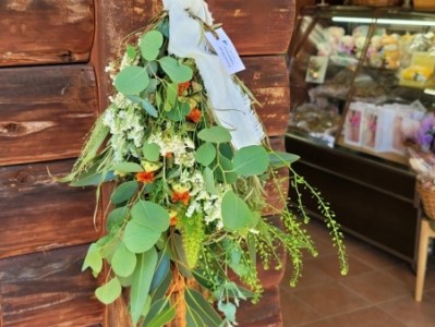 季節のスワッグ   おまかせ インテリアグリーン ドライフラワー たけむら生花店 花 誕生日 ギフト 贈り物 花束 ギフト 送料無料 プリザ 結婚式 母 結婚祝 誕生日 プレゼント お礼 誕生日 壁掛け プレゼント 花 退職 おしゃれ ナチュラル