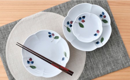 【陶器市特集】【波佐見焼】ブルーベリー 花型 プレート 大小 ペア セット 食器 皿 【松幸陶芸】 [HB48] 波佐見焼