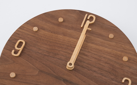 AH12　無垢材の木の掛け時計（ウォールナット）　ラウンド 【 時計 壁掛け 壁掛 シンプル 木製 木目 木 ぶな ブナ 無垢材 むく ウォールナット 】