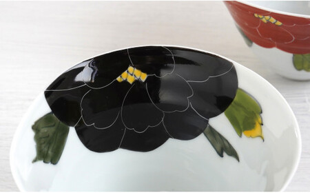 有田焼 赤牡丹・黒牡丹 なぶり深小丼2個セット【泰山】牡丹 ぼたん 赤 黒 小丼 どんぶり 器 A45-395
