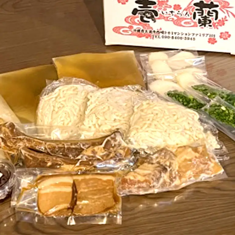 【うちなーそば 壱蘭】 沖縄そば お試し 3食 セット (こだわりの 自家製生麺 ) 沖縄 そば 3人前 自家製 生麺 激辛 スープ 出汁 だし 具材付き 三枚肉 ソーキ スペアリブ 味付け 激辛沖縄そば そば だし付き 簡単調理 冷蔵 沖縄料理 沖縄県 糸満市 14-3