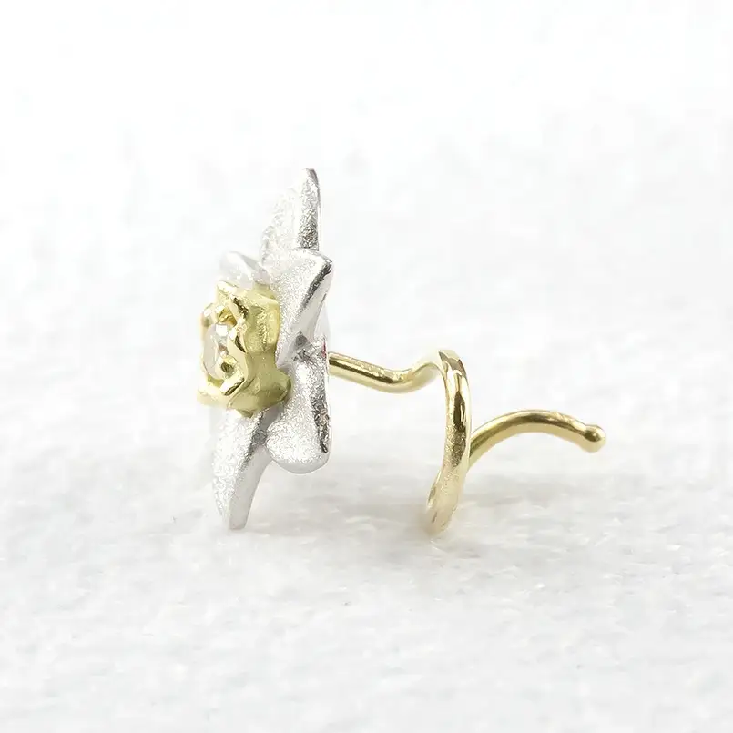  純プラチナ 18金 ピアス ダイヤ 水仙 キャッチのいらないピアス 片耳 つけっぱなし フラワー 花 ダイヤモンド イエローゴールドK18 18k ゴールド 山梨県 昭和町 管理番号221006101u SWAA052