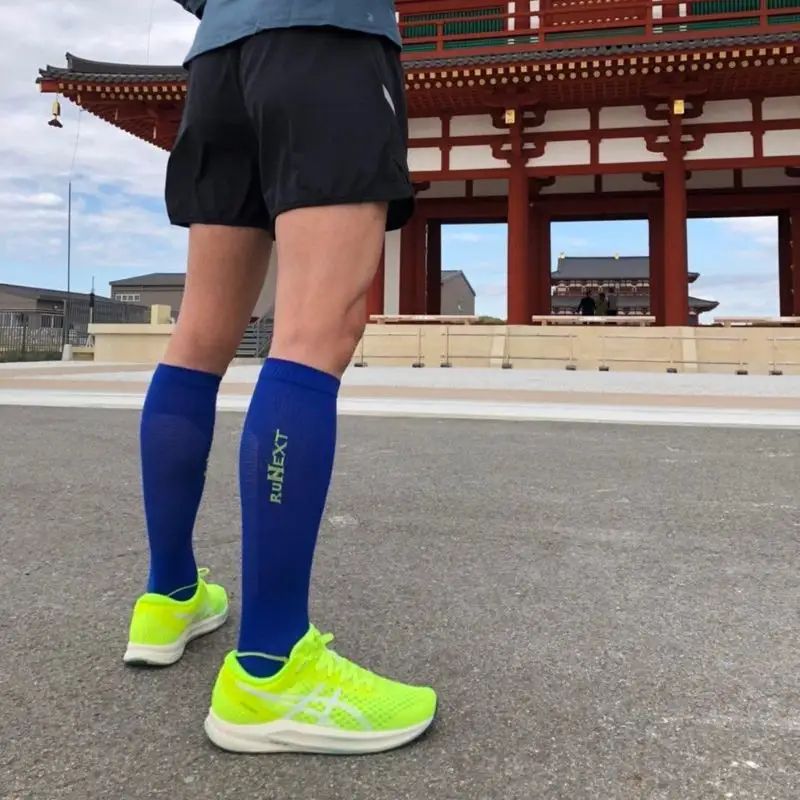 コンプレッション　ハイソックス　23-25cm　ブルー／RunNext　スポーツ用　靴下　トレーニング　ランニング　デスクワーク　ドライブ　奈良県　葛城市【next017】