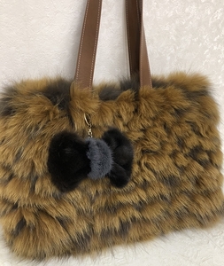 ブラック ミンク リボン キーホルダー／西本毛皮商店 豪華 毛皮 リアルファー 綺麗目 上品 お洒落 天然素材 アクセサリー 奈良県 宇陀市