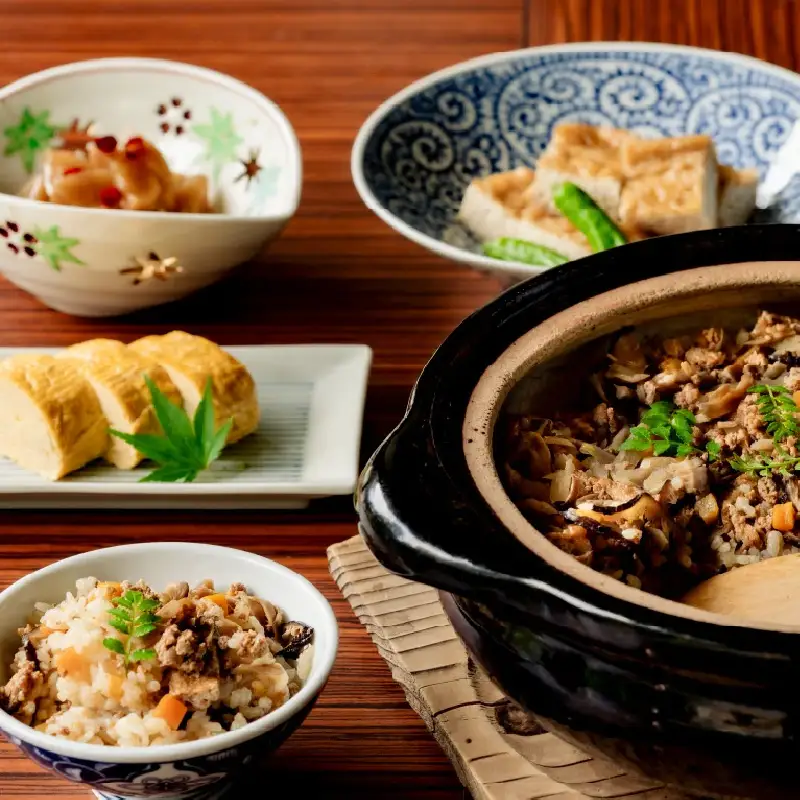福井ブランド「福地鶏」究極の炊き込みご飯の素 1箱 600g 【あわら温泉 料理長開発】＜水を足さずにそのまま炊ける！絶品！＞ [aw036-a007]