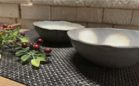 【美濃焼】粉引吹き模様 中鉢 2個 ペアセット【竜仙窯】食器 鉢 ボウル 小皿 副菜鉢 サラダボウル デザートボウル とんすい ペア 夫婦 カップル 和風 カフェ風 かわいい おしゃれ レンジ対応 食洗機対応 送料無料 [MDD029]