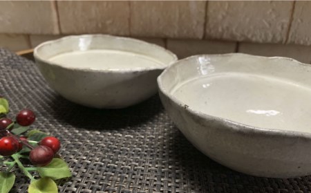 【美濃焼】荒土たたら粉引 中鉢 2個 ペアセット【竜仙窯】食器 鉢 ボウル 小皿 副菜鉢 サラダボウル デザートボウル とんすい ペア 夫婦 カップル 和風 カフェ風 シンプル おしゃれ レンジ対応 食洗機対応 送料無料 [MDD031]