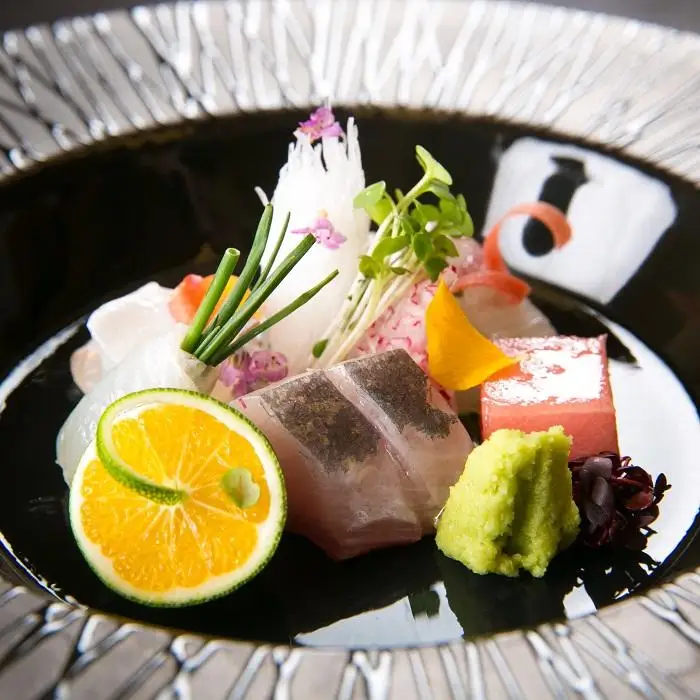 【湯布院かほりの郷はな村】平休日 1泊2食付ペア宿泊券《メゾネット ツイン》