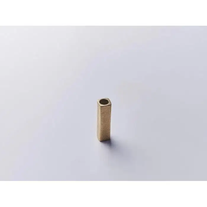 機能的な工業部品に 花のうつわ としての美しさを（Bush of copper / Square 20）