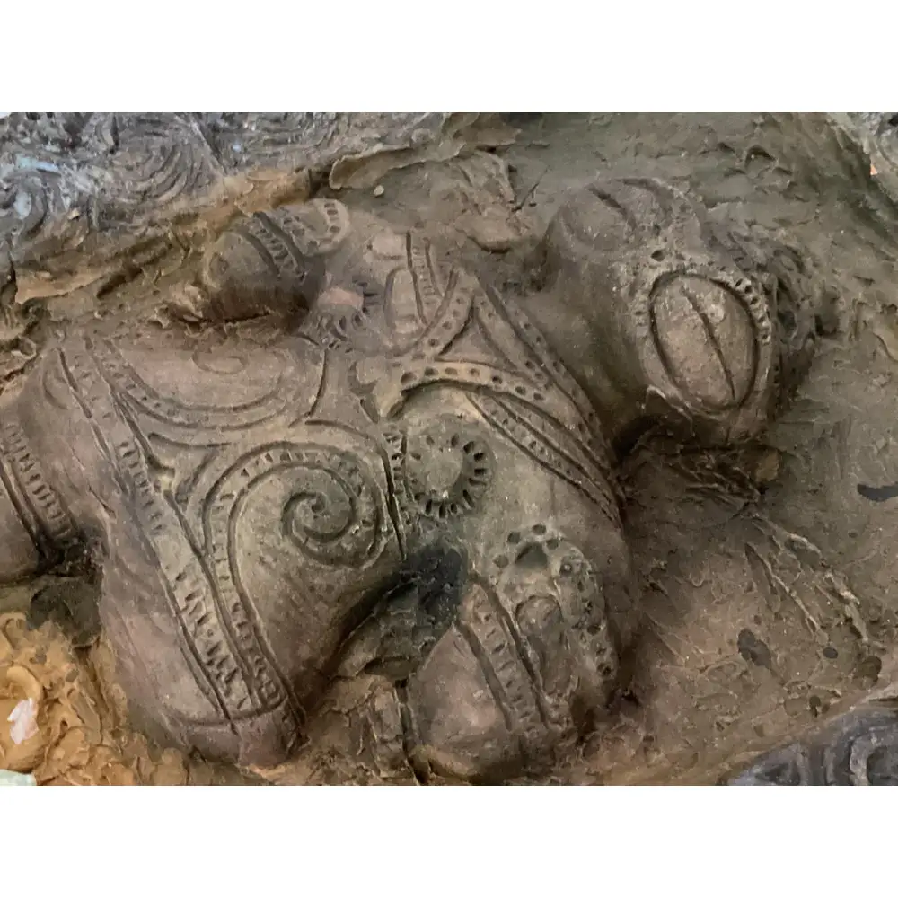 縄文発掘レリーフ　遮光器土偶（片足）