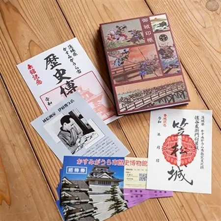 「伊藤幾久造 歴史画」御城印帳(赤)と「笠松城」御城印のセット　かすみがうら市歴史博物館招待券5枚付_旅行券・チケット  入場券・優待券 _【1373145】