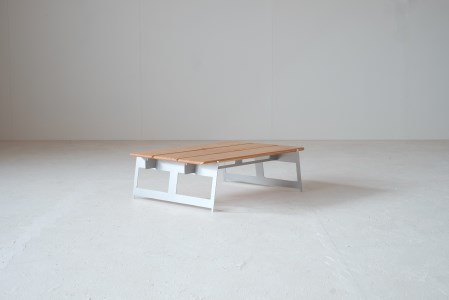 キャンピングテーブル（組立式・1台）　『mina no mori campingTable　＜ミナノモリ キャンピングテーブル＞』　信州南相木村のカラマツを使用　～アウトドアのキャンプやトレッキングに最適な軽くコンパクトなキャンピングテーブル～