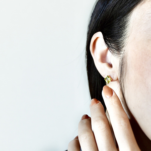 【ジュエリー】K18 イエローゴールド ペリドット 一粒石 ピアス スクエアカット 6mm 保証書付 IA-3179