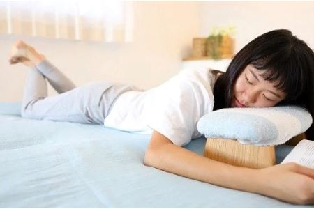 低座椅子 椅子 枕 木製 チェア フットレスト オットマン ソファ 畳 インテリア 国産材 無垢材 フェイスタオル 家具屋アカトシロ ゴイチ(R) スエード（グリーン）｜E04