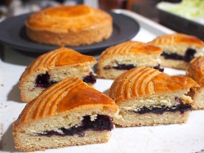 自家栽培ブルーベリージャム入り ガトー・バスク  ガトーバスク ブルーベリー ホールケーキ 15cm 菓子 お菓子 洋菓子 焼菓子 ガトー・バスク 贈答用 ギフト ラッピング お取り寄せ cafe karin 熊本 阿蘇 南小国町 送料無料