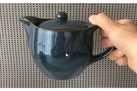 【美濃焼】ポット 藍色【佐橋製陶所】茶器 急須 日本茶 ティーポット 湯呑み シンプル かっこいい おしゃれ 贈り物  紅茶ポット 緑茶 ハーブティー 青 藍 急須 茶こし 付き [MAF011]
