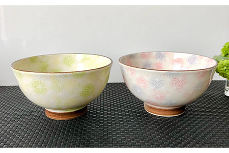 【美濃焼】軽量茶碗 ペアセット 麻の葉 (ピンク・グリーン)【佐橋製陶所】食器  ご飯 和食器 お茶碗 おしゃれ 食器 ご飯茶碗 茶碗 飯碗 ごはん茶碗 茶わん ちゃわん ライスボウル ボウル 和カフェ風 緑 黄 軽量 軽い [MAF013]