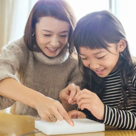 まち針 ストリングアート「花束の贈り物」メッセージカード 写真 飾れる フォトフレーム ガラス製 まち針 キット 工作 簡単 かんたん カンタン 花 手作り ナチュラル かわいい 思い出 記念 記念日 インテリア  プレゼント ギフト 送料無料 広島県 呉市 ku070-001-r