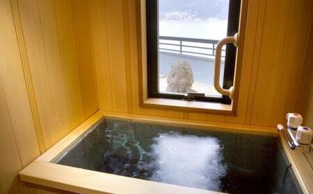 【若草の宿 丸栄】平休日1泊2食付 ペア宿泊券《特別階【野の花亭】露天風呂付和室》