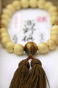 高野槇　ペア御念珠　(男性用虎目石仕立・女性用瑪瑙仕立）正絹松葉房