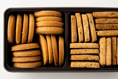 SAIKICHI BUTTER COOKIE 缶入り 32枚（2種類・各16枚） [斉吉商店 宮城県 気仙沼市 20563877]