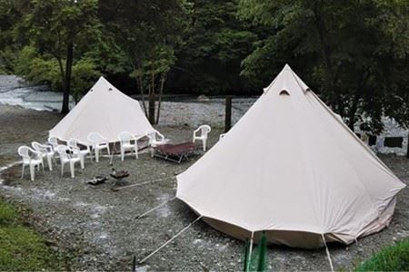 松田町のキャンプ場「蜂花苑」　フリーサイト宿泊券1名様分
