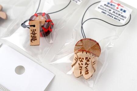 島ぞうり2個＋革シーサー＋革太鼓＋革カメ＋沖縄地図６点ストラップセット