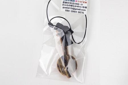 「なるほど三線」教本＋ファイル（ひと目で分かる三線の特徴）＋三線ストラップ（ヘビ革）結び昆布付き