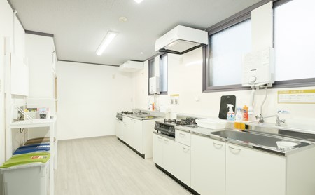 ゲストハウス松よし ご宿泊券 トリプルルーム 1泊1部屋3名様まで 宿泊チケット 旅行 家族 友人 子連れ 和 モダン 無人ゲストハウス 料理ができる オープンキッチン 喫煙ルーム トイレ シャワールーム 