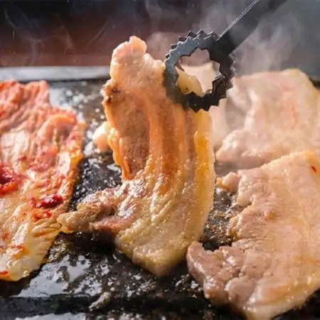 パイナップル ポーク 焼肉セット (3～4人前) [ ロース ・ バラ ] 沖縄 の ブランド豚【配送不可地域：離島】【1386173】