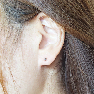プラチナ 3㎜ 丸玉ピアス　山梨 スタッドピアス プラチナピアス シンプル シンプルピアス プラチナ PT900 ジュエリー アクセサリー 山梨県 甲斐市 BQ-26