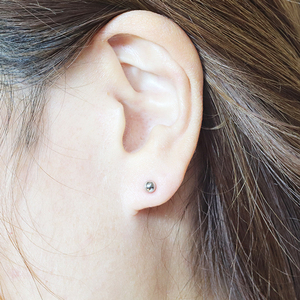 プラチナ 4㎜丸玉ピアス  山梨 スタッドピアス プラチナピアス シンプル シンプルピアス プラチナ PT900 ジュエリー アクセサリー 山梨県 甲斐市 BQ-27