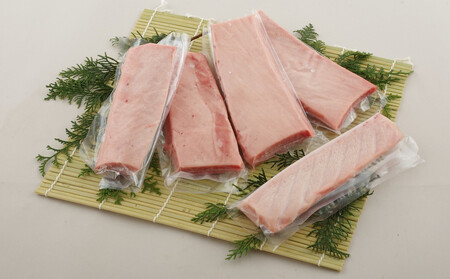 長崎県産 本マグロ (大トロ・中トロ・赤身) 計800g以上 海鮮丼のタレ付き【本家永松家】 冷凍 真空パック マグロ まぐろ 鮪 大トロ 大とろ 中トロ 中とろ 赤身 セット 刺身 海鮮丼 A143p