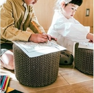 完成品「Corncob Stool」 強化ダンボールを特殊な構造*で組んでいるため、軽くて強い。*特許出願済み | スツール