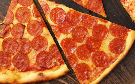 ニューヨークピザ ペパロニ ホール 8カット｜CAFÉ & PIZZA DELTA ピザ 冷凍 冷凍ピザ 国産小麦 人気 M19S29