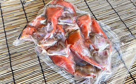 天然・紅鮭切身甘口かま1.0kg サケ さけ ご飯のお供 北海道 海産物 魚 お弁当 おかず カマ 朝食  F4F-8193