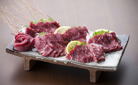 馬刺し 熊本 霜降り 馬刺 特選霜降り 中トロ 300g ブロック ユッケ 100g セット 熊本直送 国内肥育 馬肉 肉 お肉 冷凍 国産 又は カナダ産 配送不可:離島 